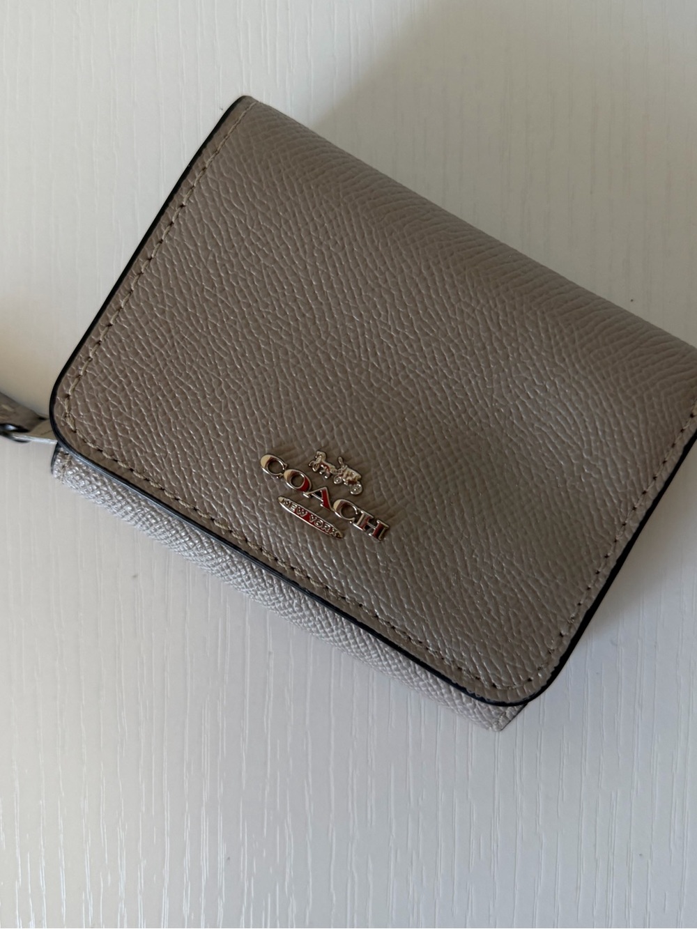 Coach Small Snap / Trifold Wallet - Picture 2 of 12